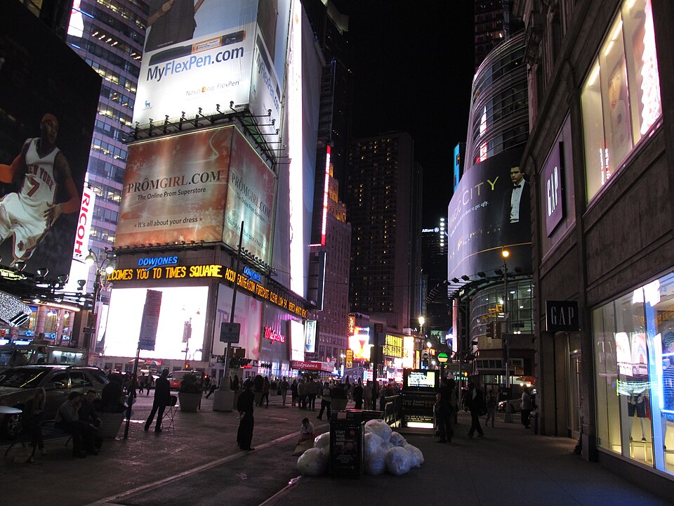 NYC neighborhoods guide for Broadway, concerts, and sports nights out