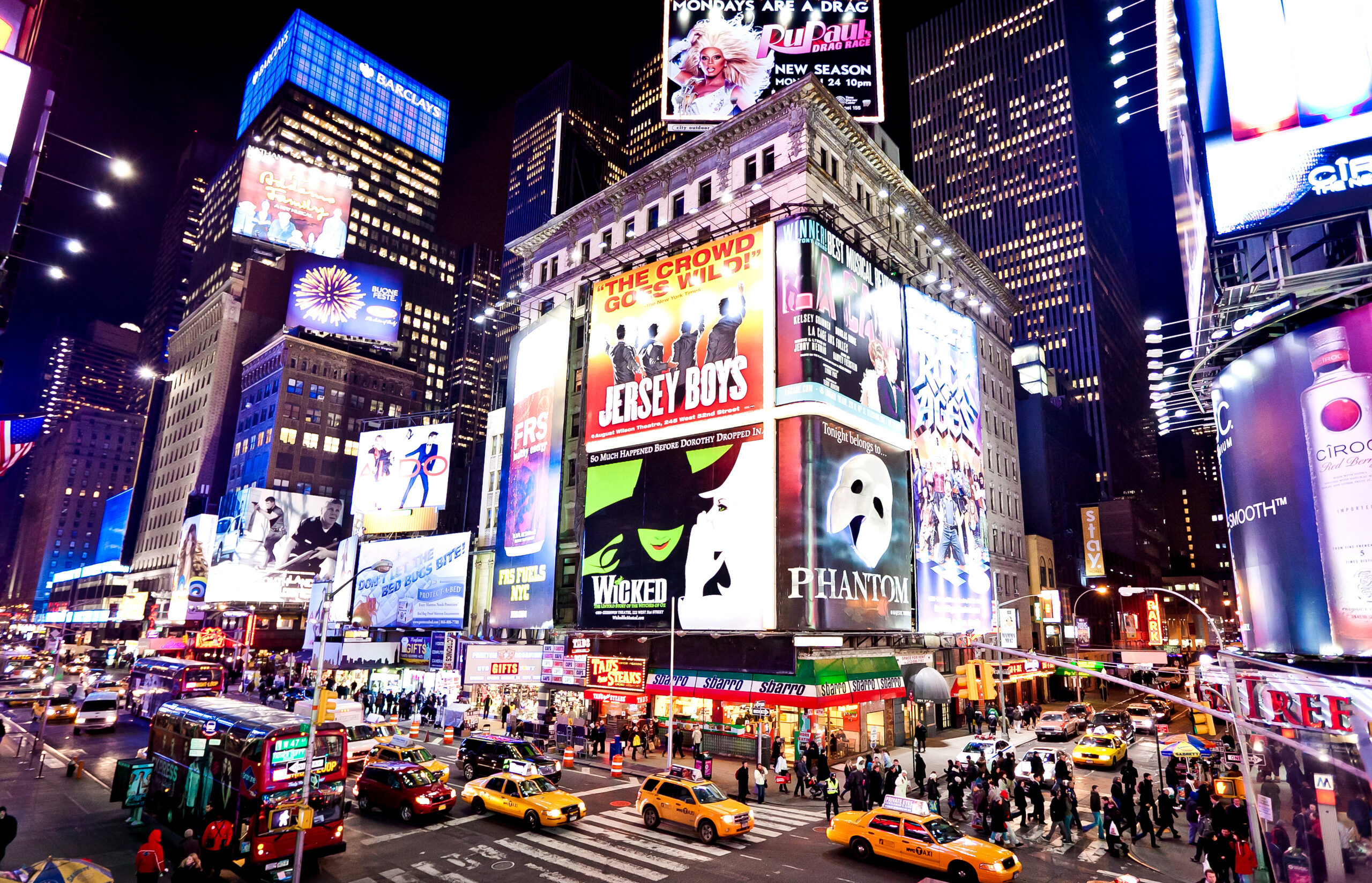 NYC entertainment guide for Broadway, sports and live music guide