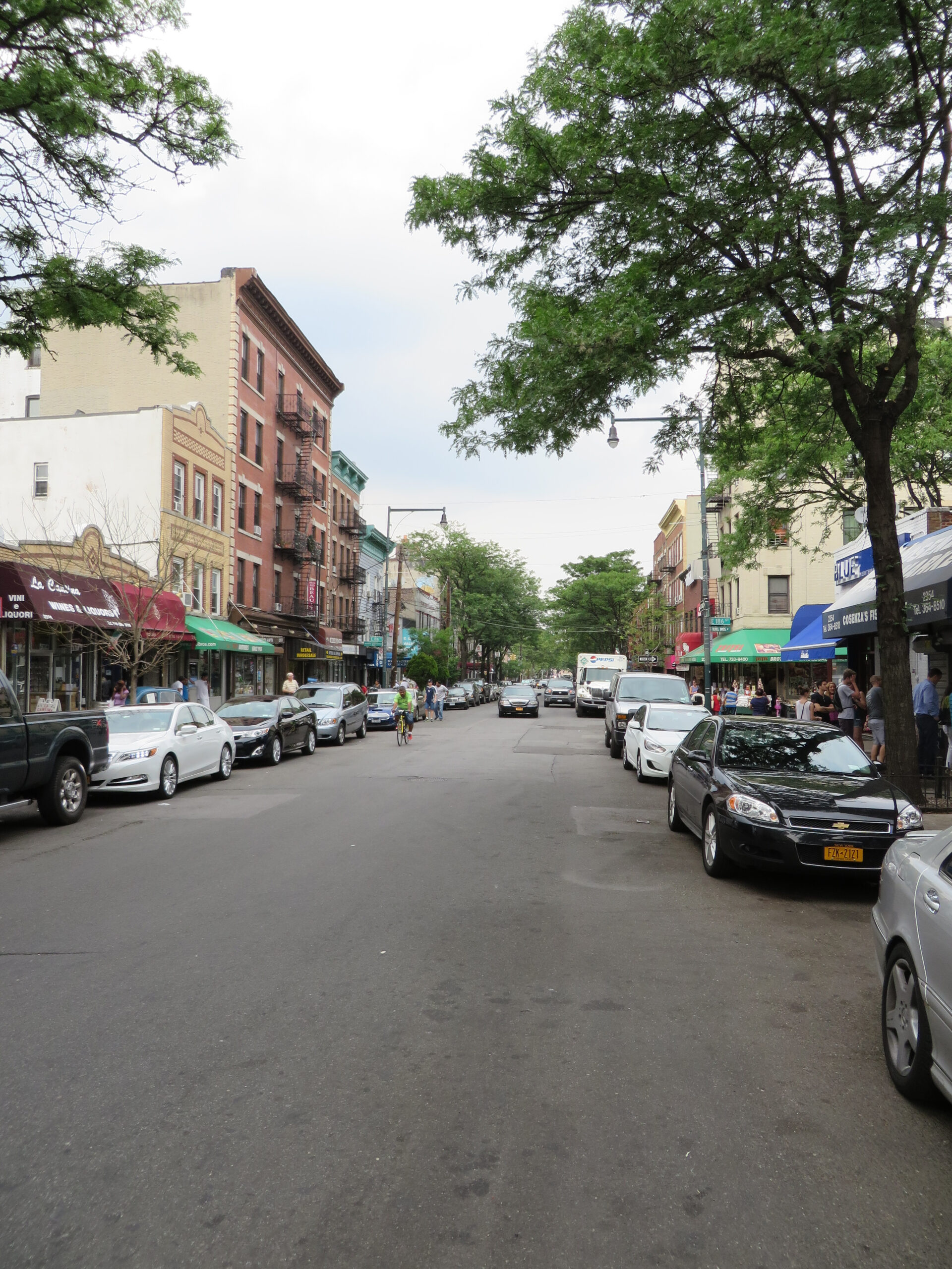 Arthur Avenue dining streetscape in the Bronx, showing one of the borough’s best-known restaurant areas near a Yankee Stadium outing