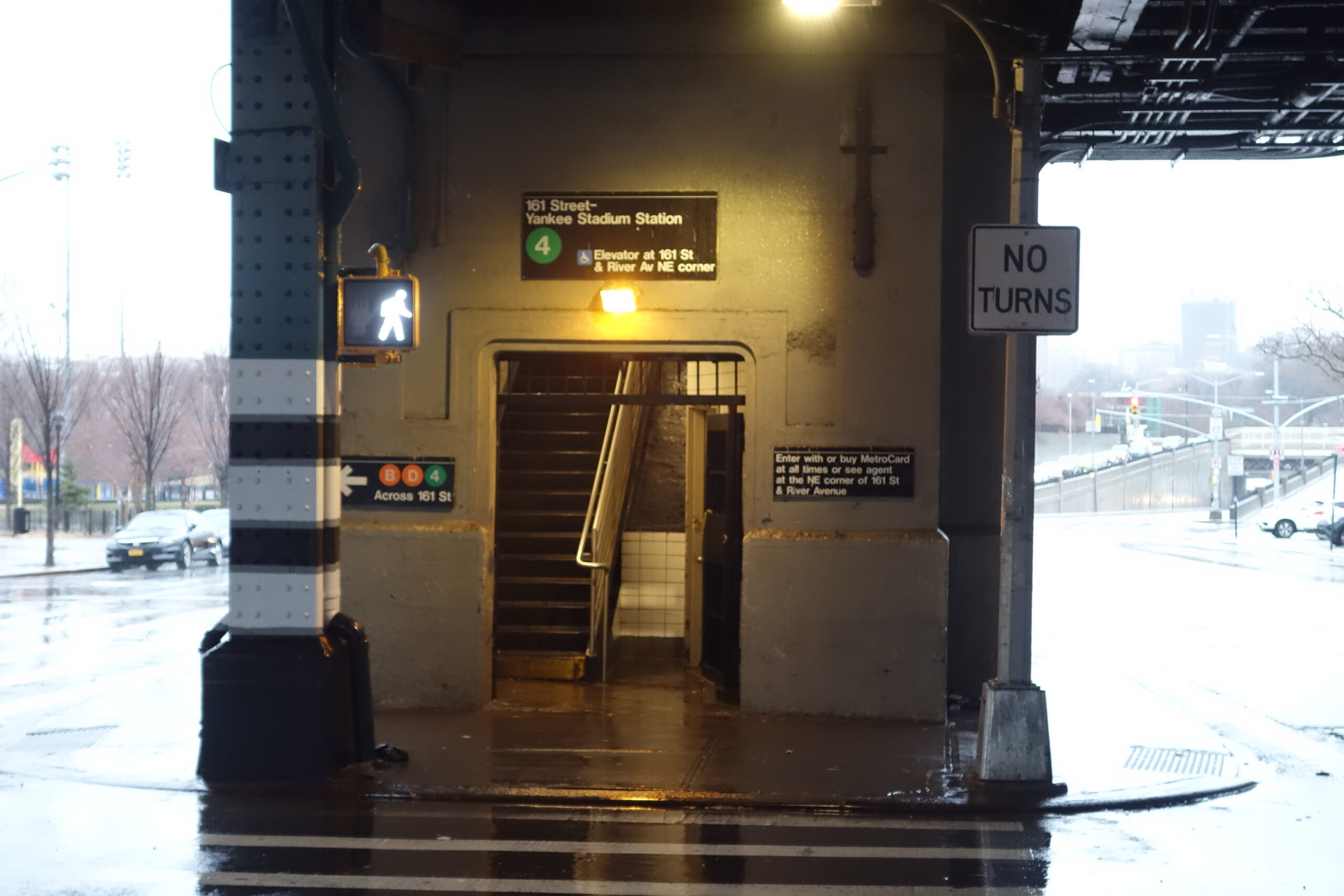 Entrance to the 161st Street–Yankee Stadium station at 161st Street and River Avenue in the Bronx