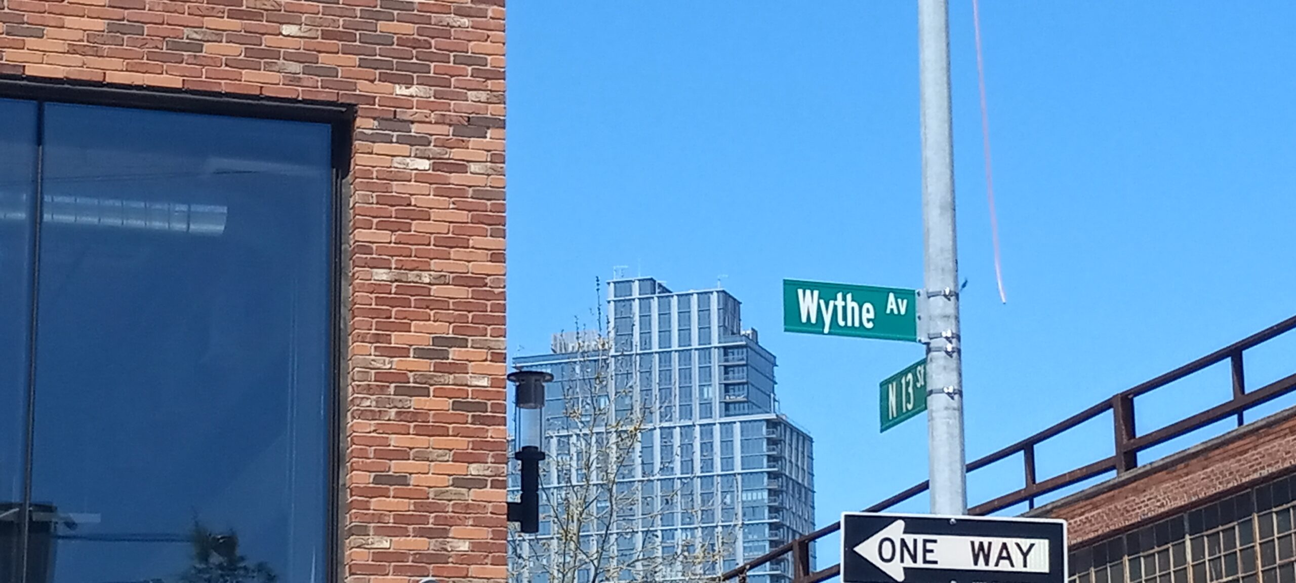 Williamsburg streetscape near Brooklyn Bowl for parking and arrival planning