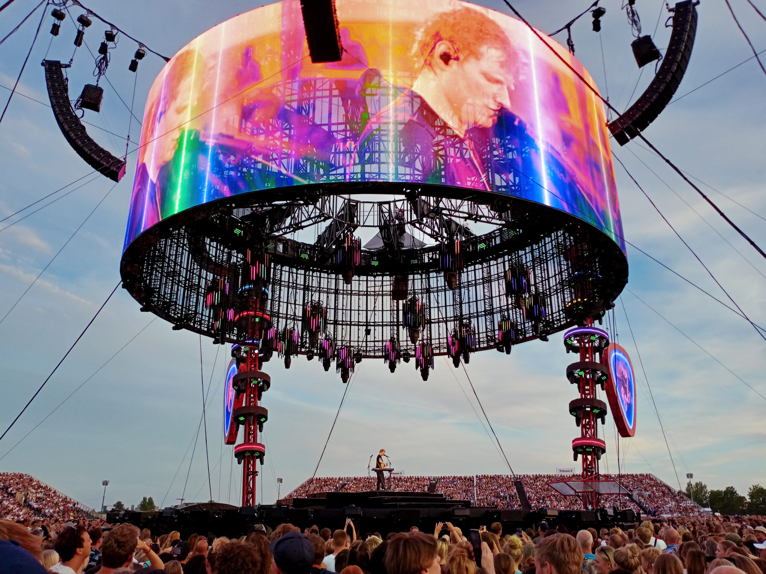 Ed Sheeran performing live on a stadium stage for the Ed Sheeran MetLife Stadium concert guide