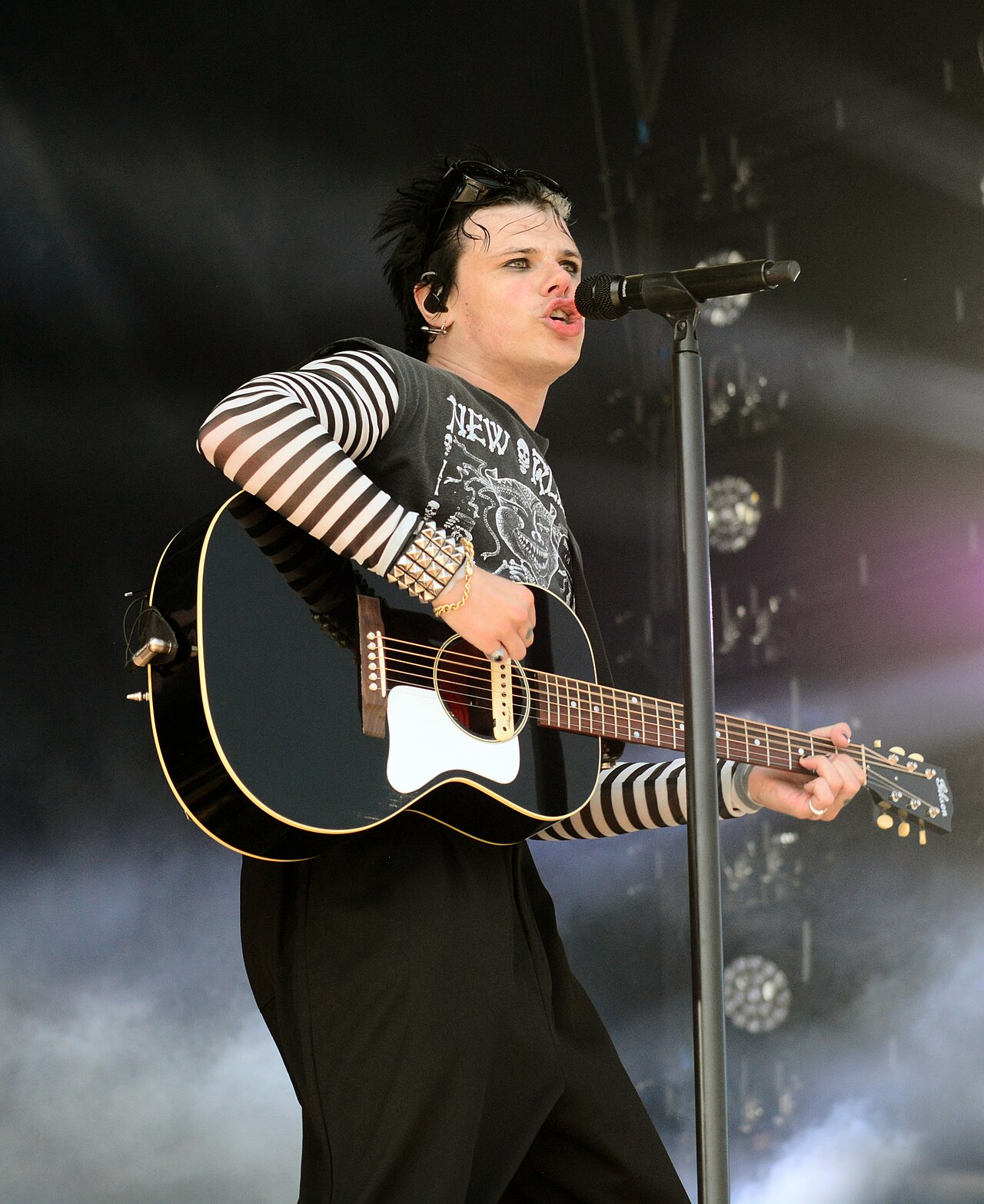 YUNGBLUD performing live for the YUNGBLUD Radio City Music Hall concert guide