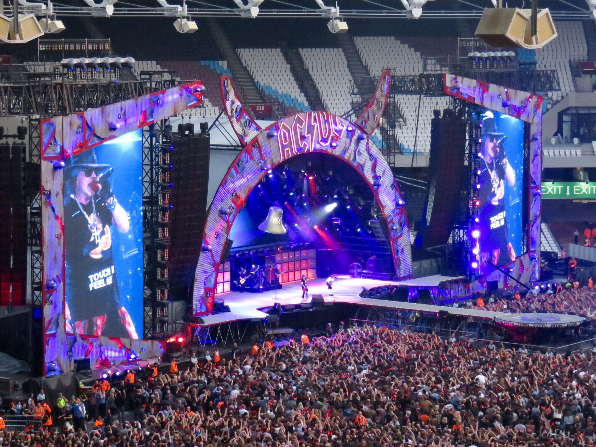 AC/DC MetLife Stadium Guide: Tickets, Seats, Parking & Train Tips ...