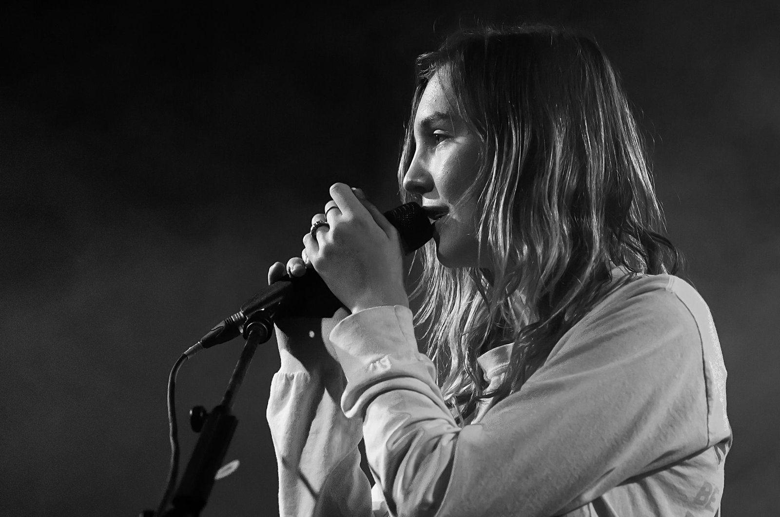 Amber Bain of The Japanese House performing live, opening act for Gracie Abrams at Barclays Center in Brooklyn in March 2027
